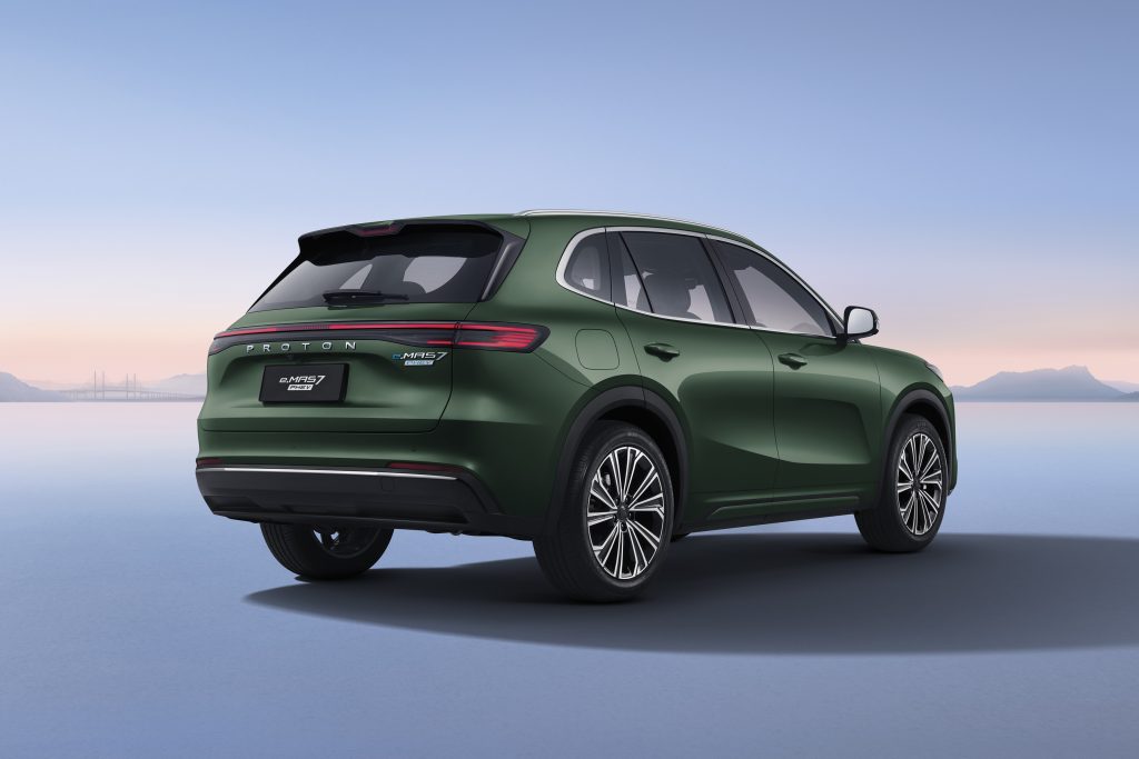 Emas-PHEV-Quarter-Rear-Right-EmeraldGreen-02.jpg-1024x683